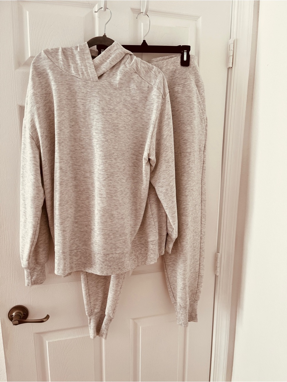 Livi Cozy Women's Hooded Sweatshirt and Jogger Set - Light Gray